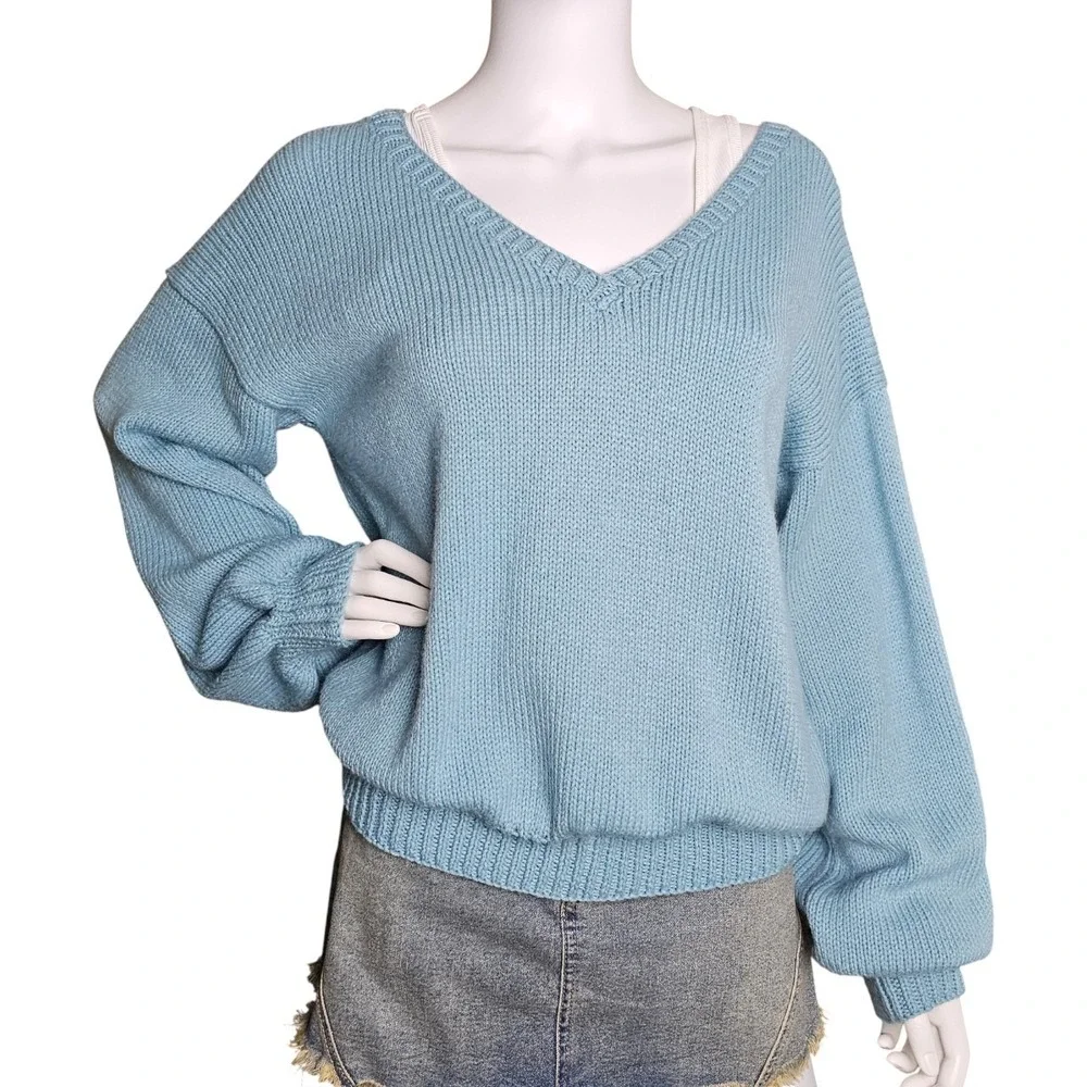 Handmade Knit Sky Blue‎ Oversized Sweater | Cozy V-Neck Pullover - Picture 5 of 8